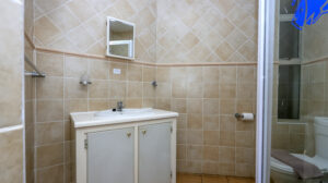 2 bedoroom bathrooms at Pearly Shells Scottburgh