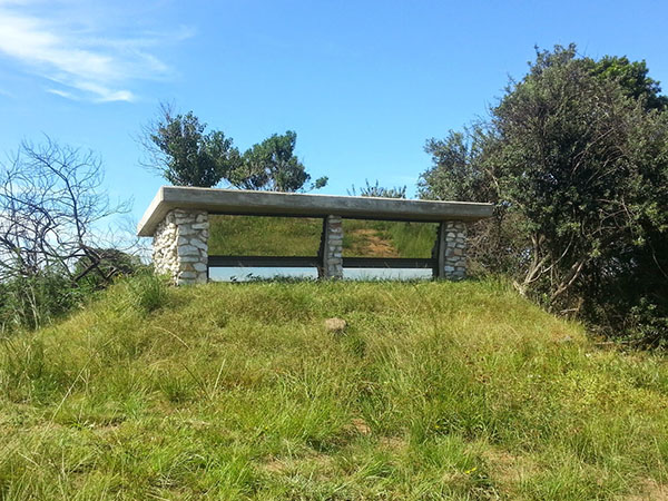 VULTURE HIDE NEAR ORIBI GORGE is near to Pearly Shells Apartments